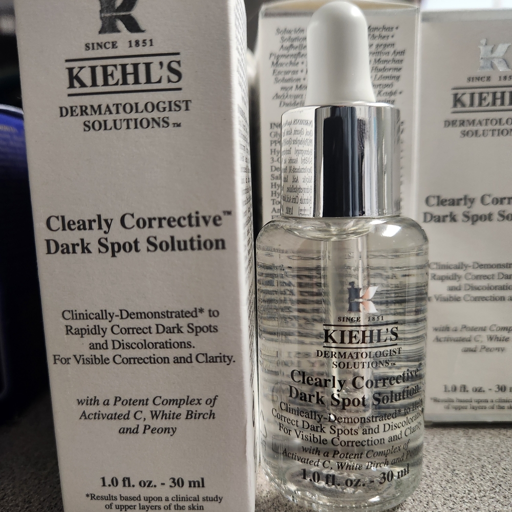 Kiehl's Clearly Corrective Dark Spot Solution - Silver and White